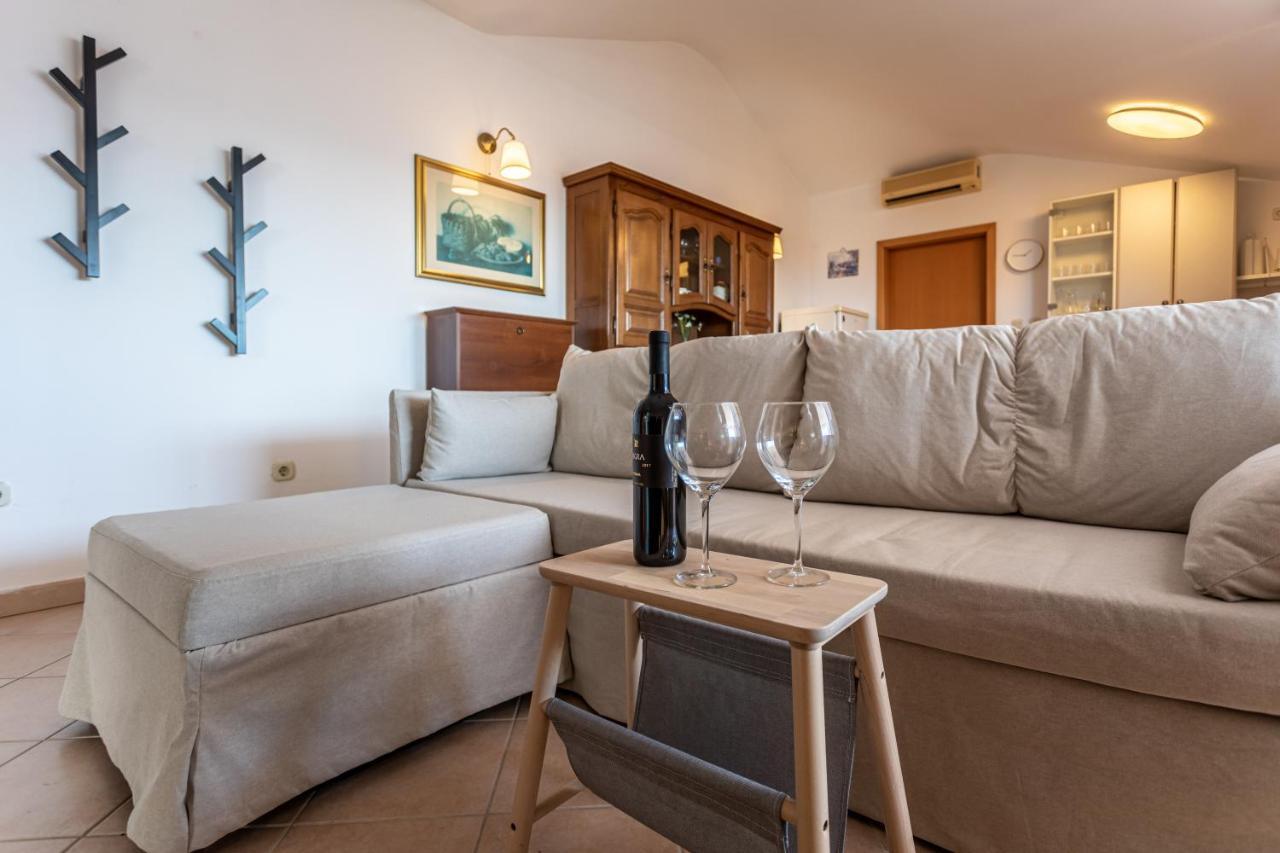 Apartment Tereza Малинска Екстериор снимка