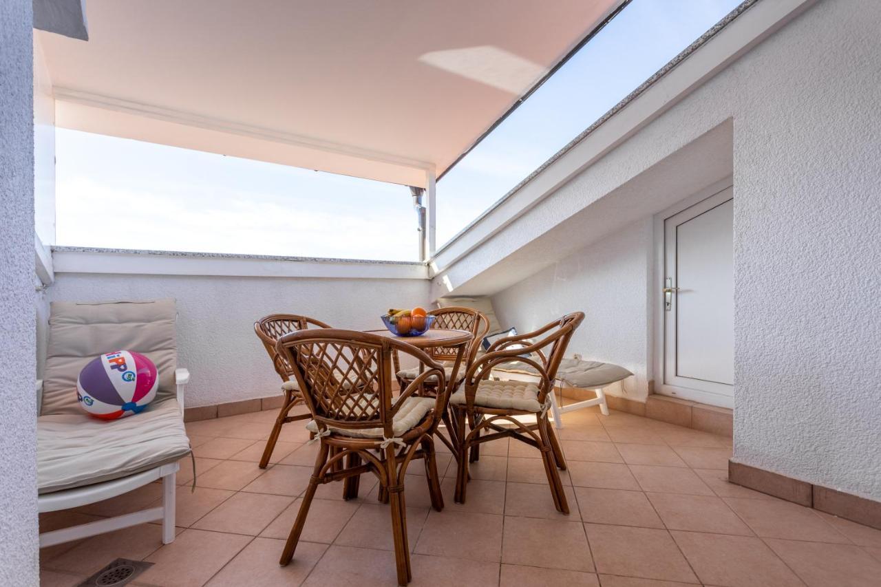 Apartment Tereza Малинска Екстериор снимка
